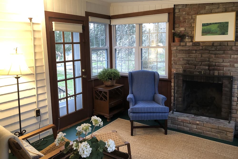 Photo of Livingroom in Laurel Park