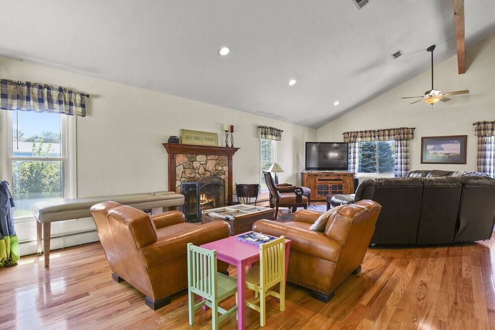 Photo of Livingroom in Grand View Estates