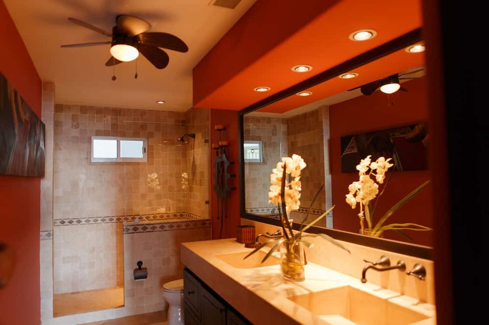 Photo of Bathroom in Zona Hotelera