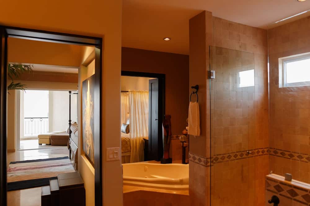 Photo of Bathroom in Zona Hotelera