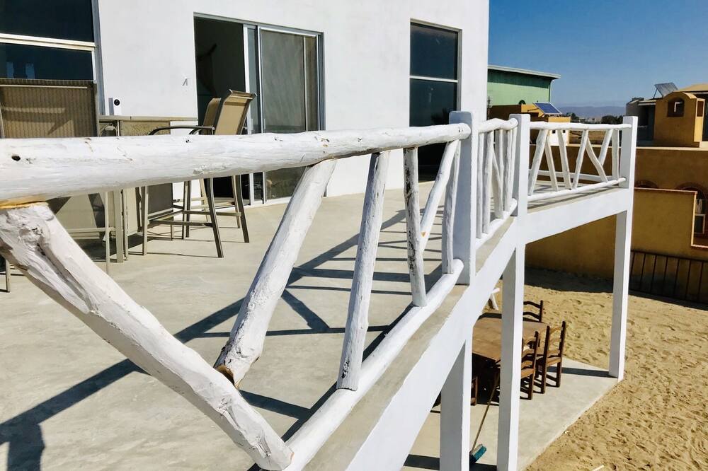 Photo of Patio Balcony in Colnett