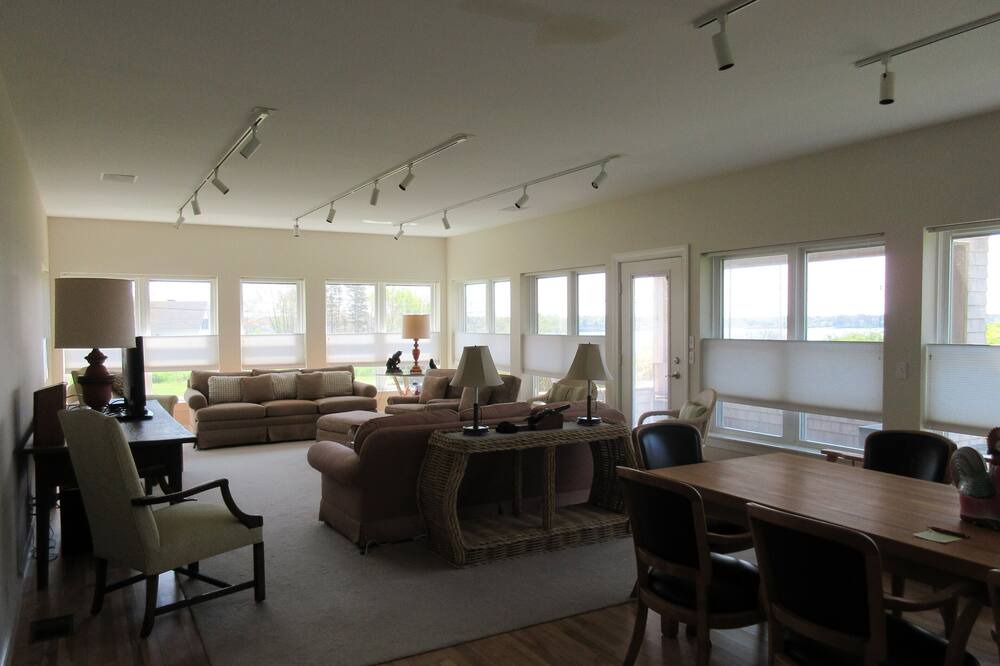 Photo of Livingroom in Mid-Coast and Islands