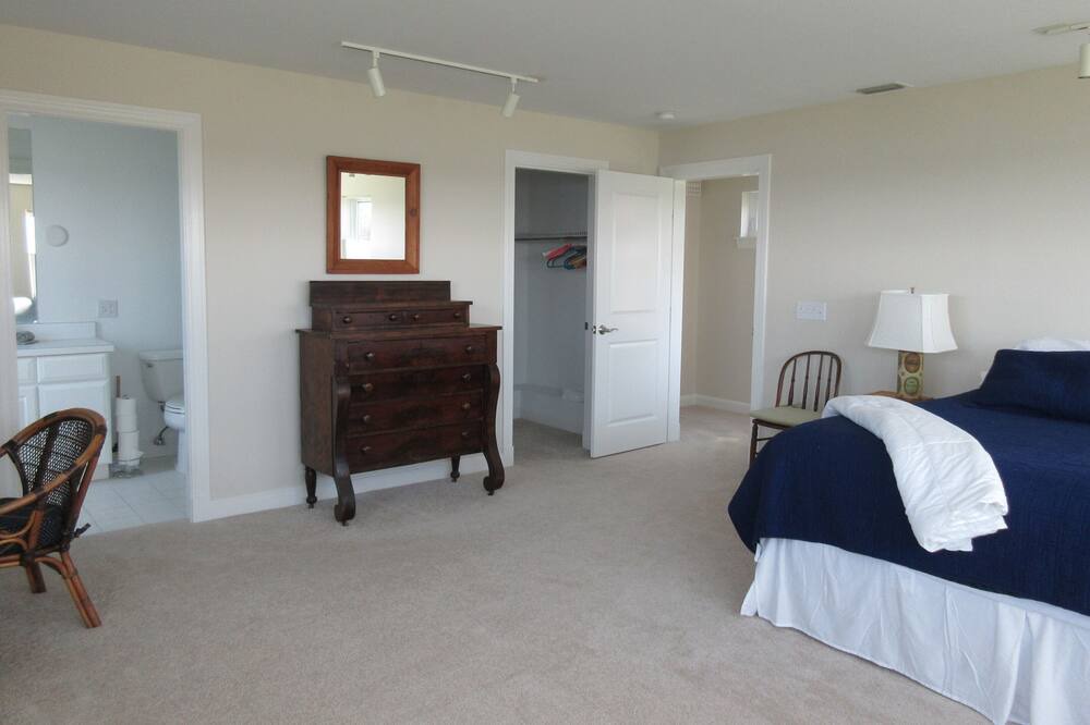 Photo of Bathroom in Mid-Coast and Islands