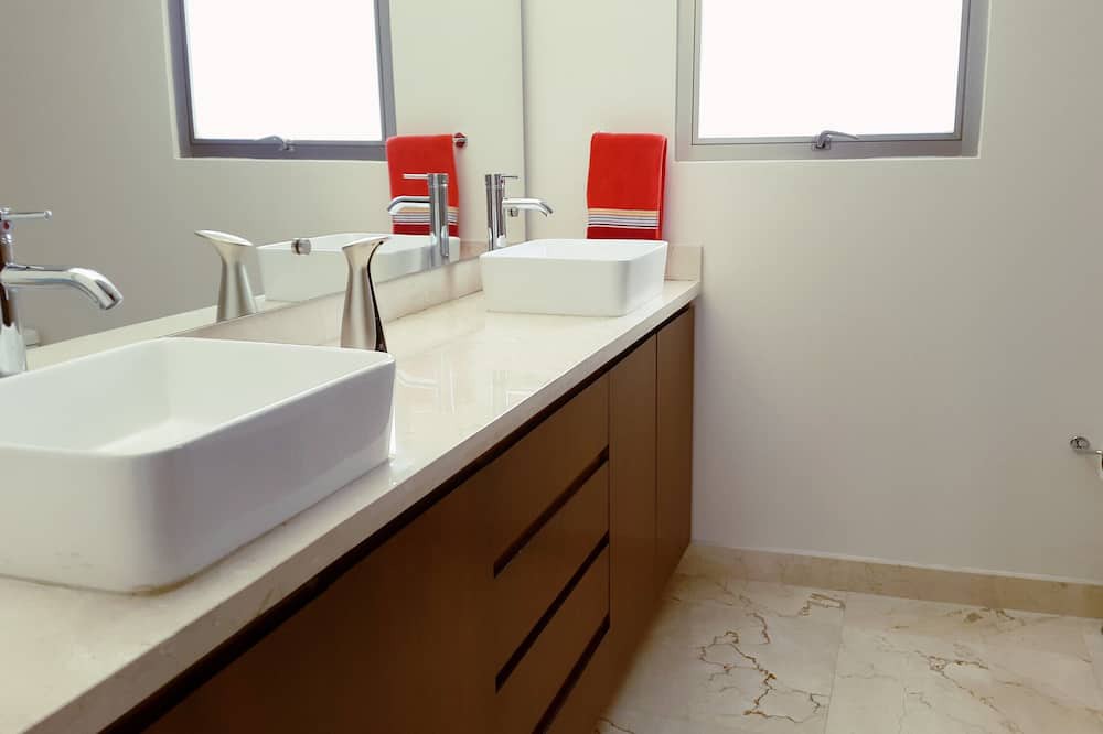 Photo of Bathroom in Bosques de las Lomas