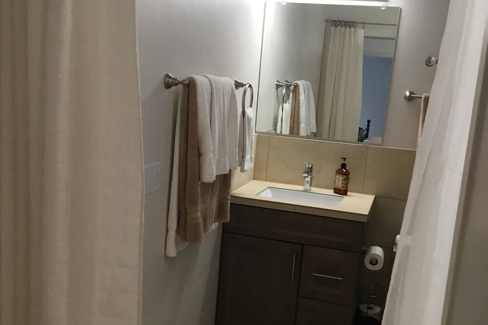 Photo of Bathroom in Blenman-Elm