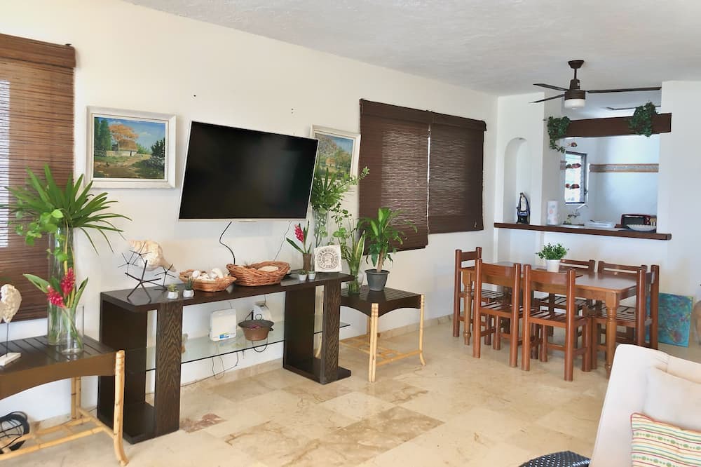 Photo of Livingroom in Miramar