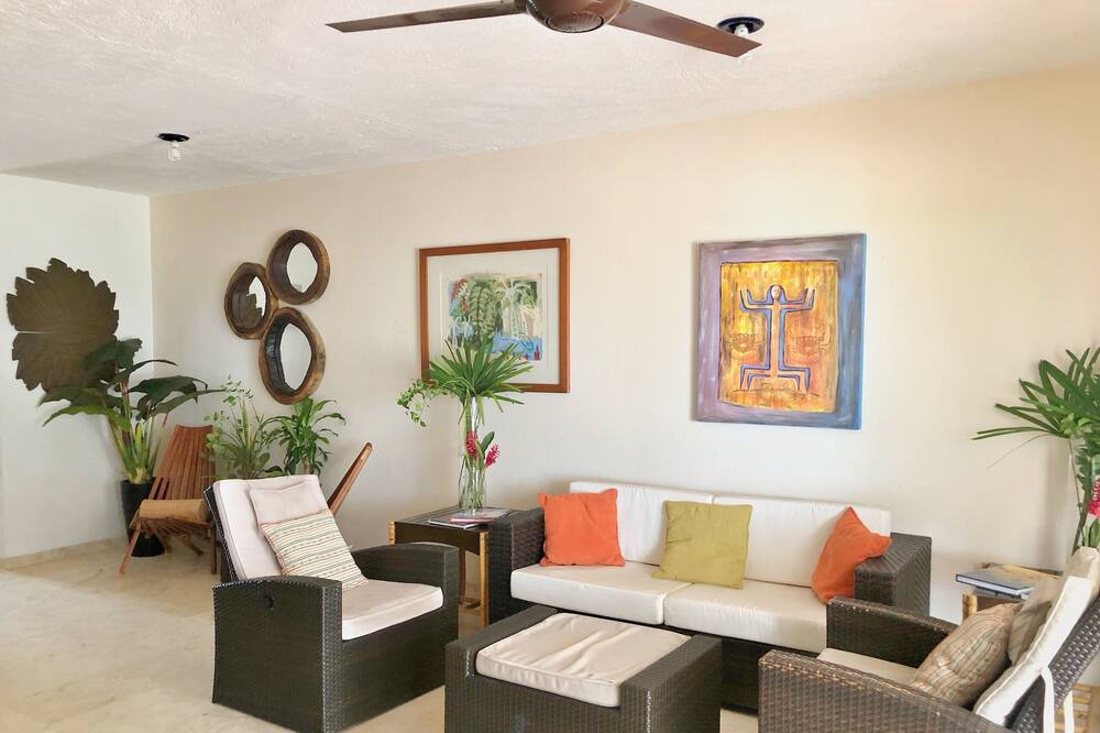 Photo of Livingroom in Miramar