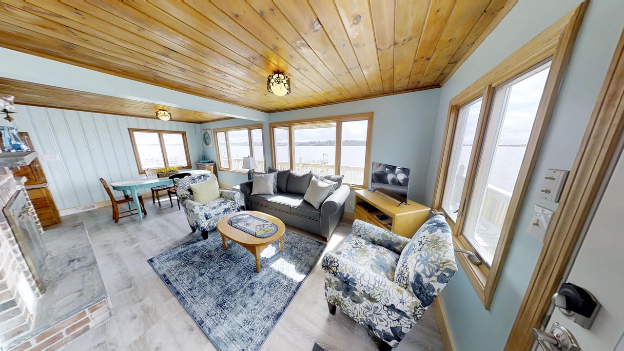 Photo of Livingroom in Mid-Coast and Islands