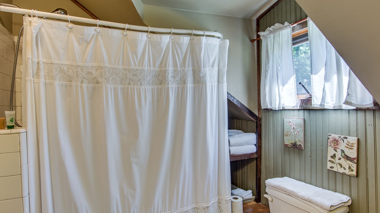 Photo of Bathroom in Gordonsville