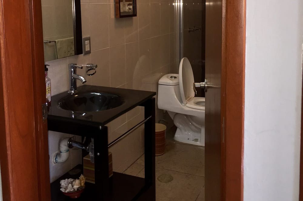 Photo of Bathroom in Zona Expo