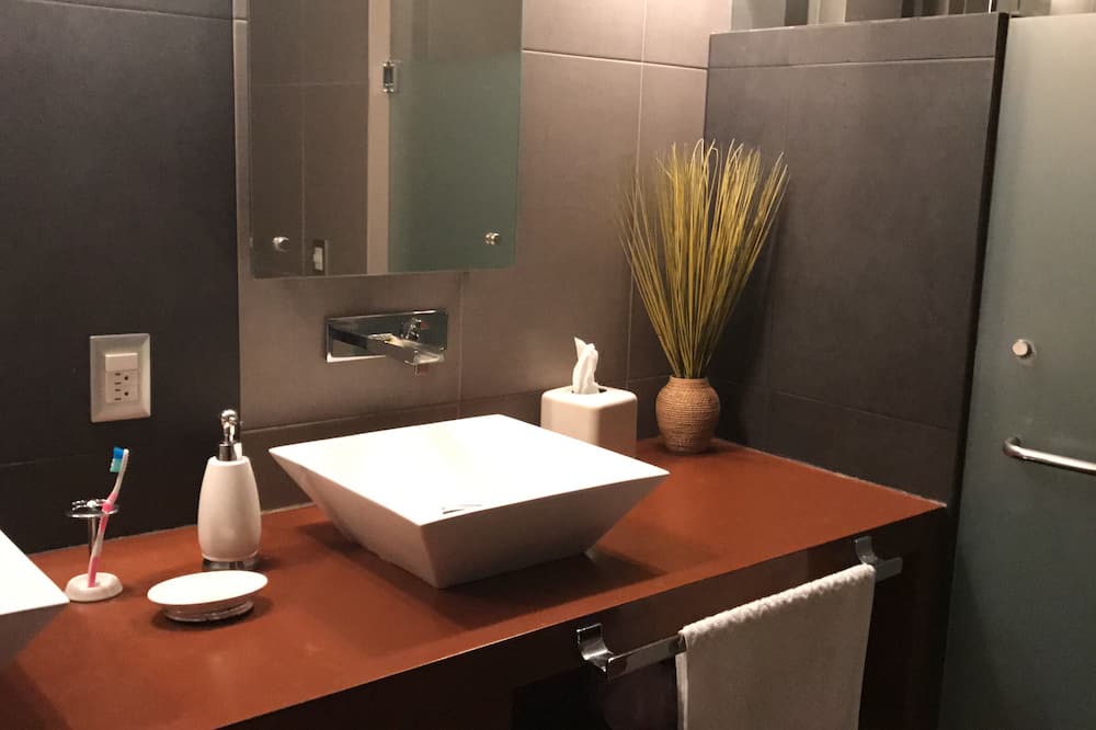 Photo of Bathroom in Zona Expo