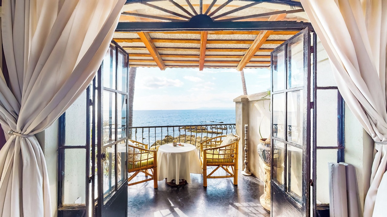 Photo of Patio Balcony in South Shore Hotel Area