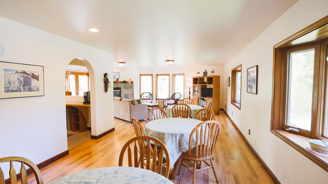 Photo of Livingroom in Moose Pass