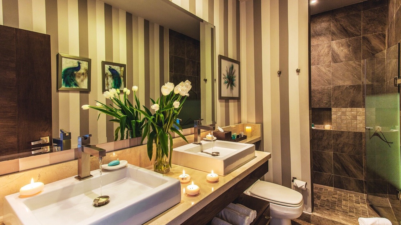 Photo of Bathroom in Romantic Zone