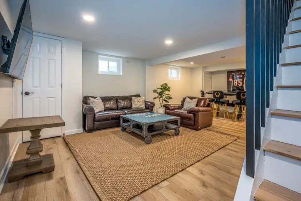 Photo of Livingroom in Roselawn Finance