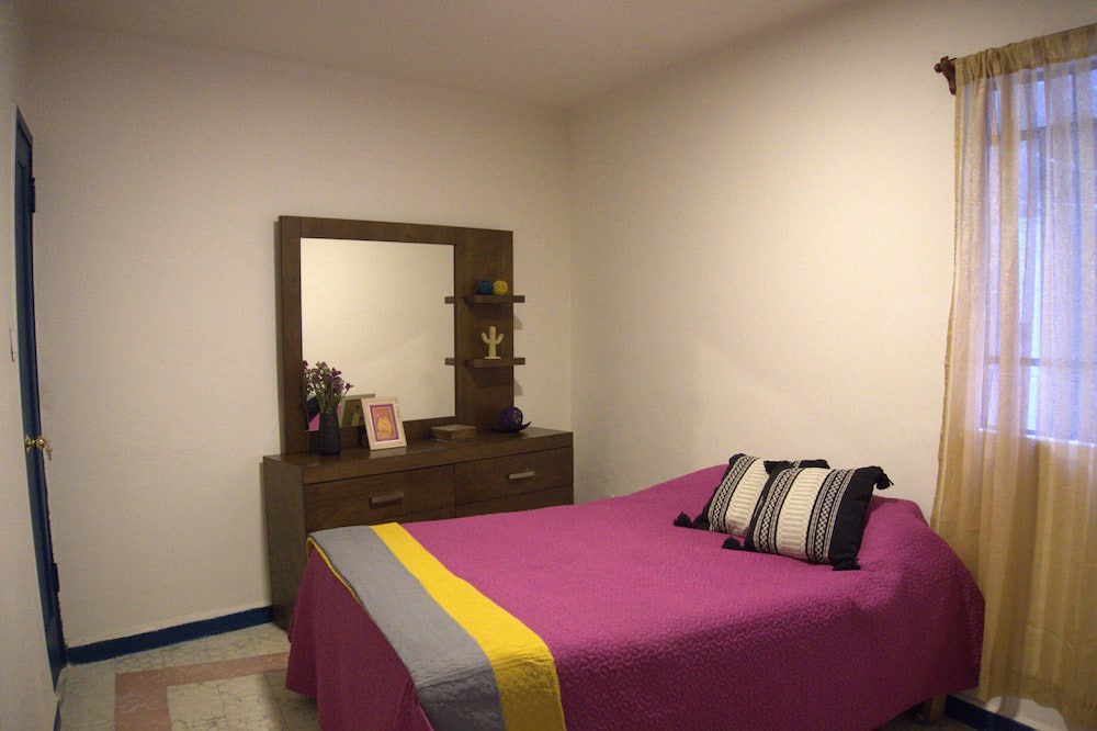 Photo of Bedroom in Anahuac