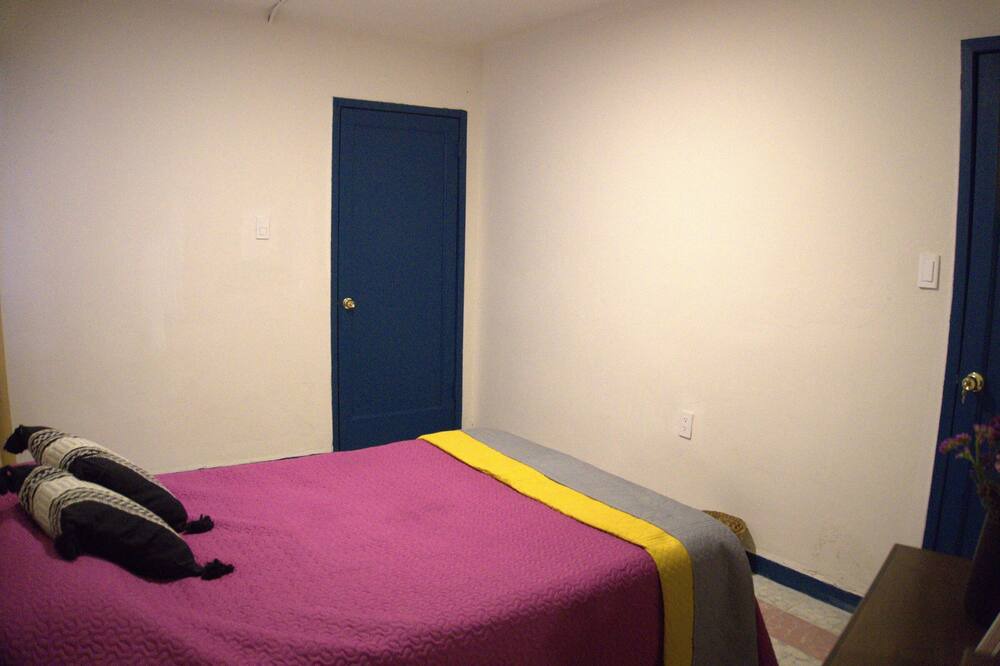 Photo of Bedroom in Anahuac