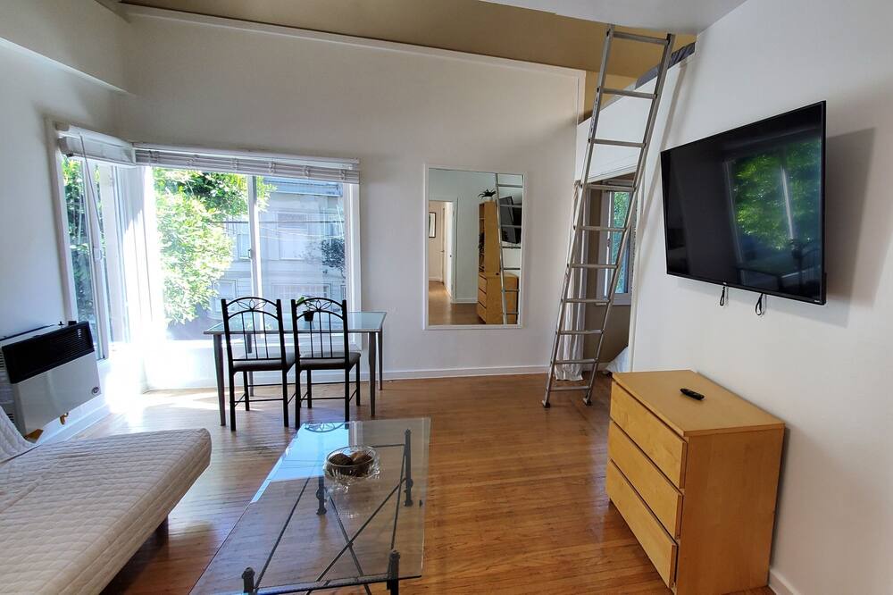 Photo of Livingroom in Western Addition