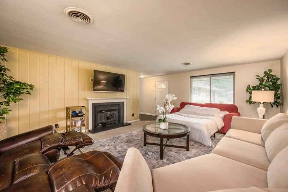 Photo of Livingroom in Otterbien Home