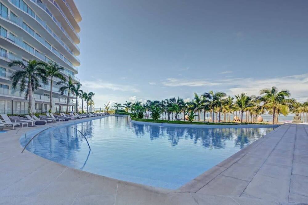 Photo of Outdoor in Flamingos