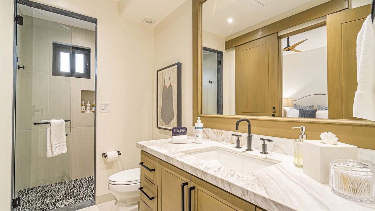 Photo of Bathroom in Buzzards