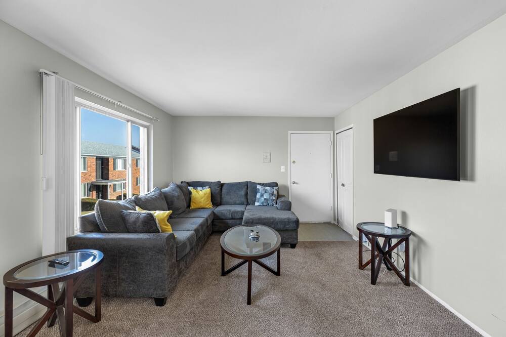 Photo of Livingroom in Dearborn Heights