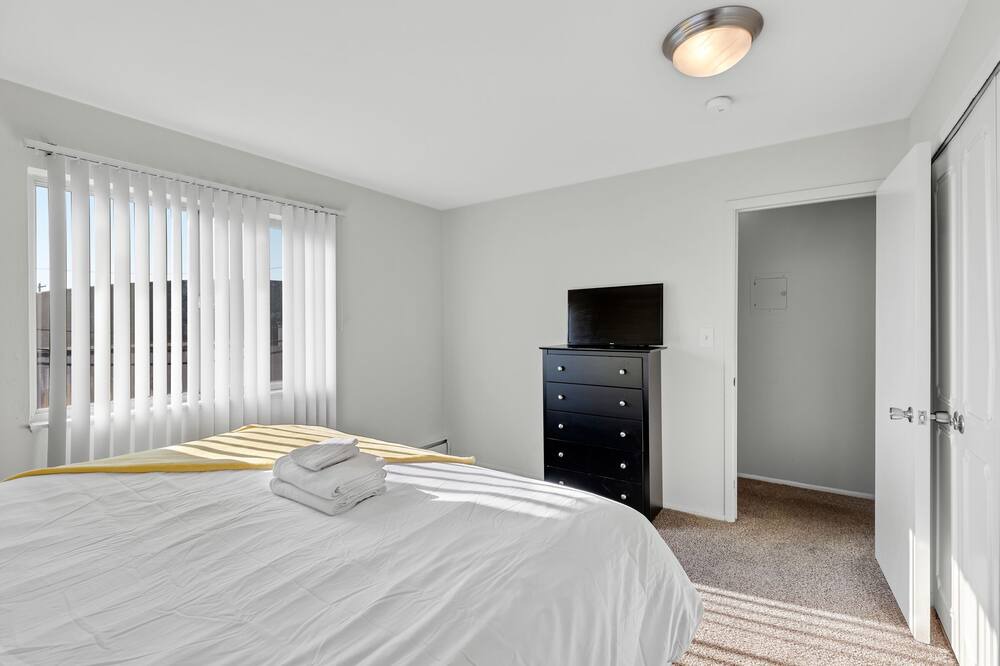 Photo of Bedroom in Dearborn Heights