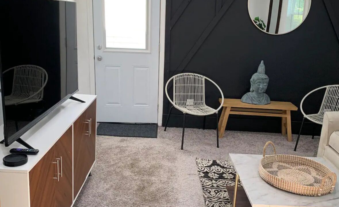 Photo of Livingroom in Kamm's Corners