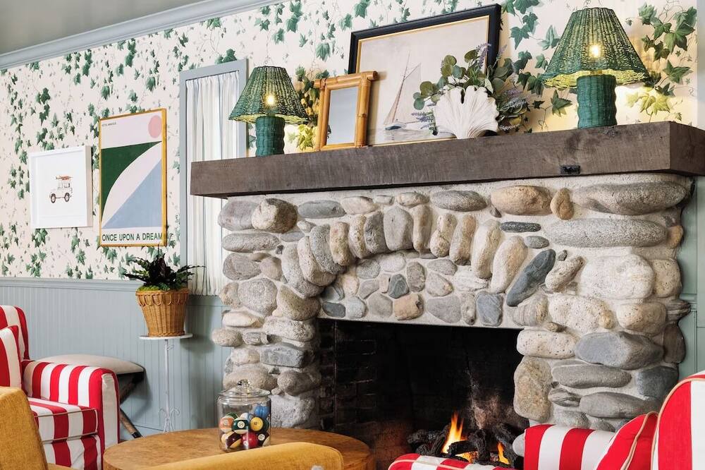 Photo of Livingroom in Northeast Carmel