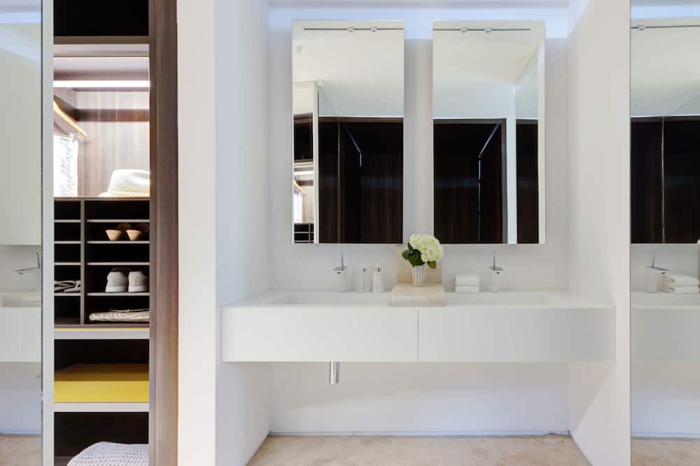 Photo of Bathroom in Zona Hotelera