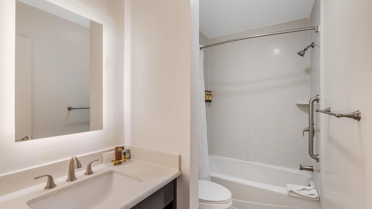 Photo of Bathroom in Wilshire Center