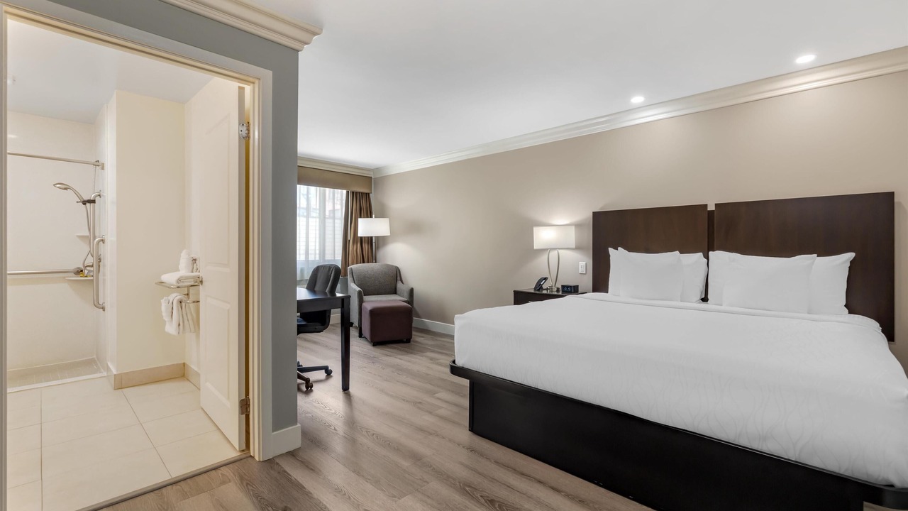 Photo of Bedroom in Wilshire Center