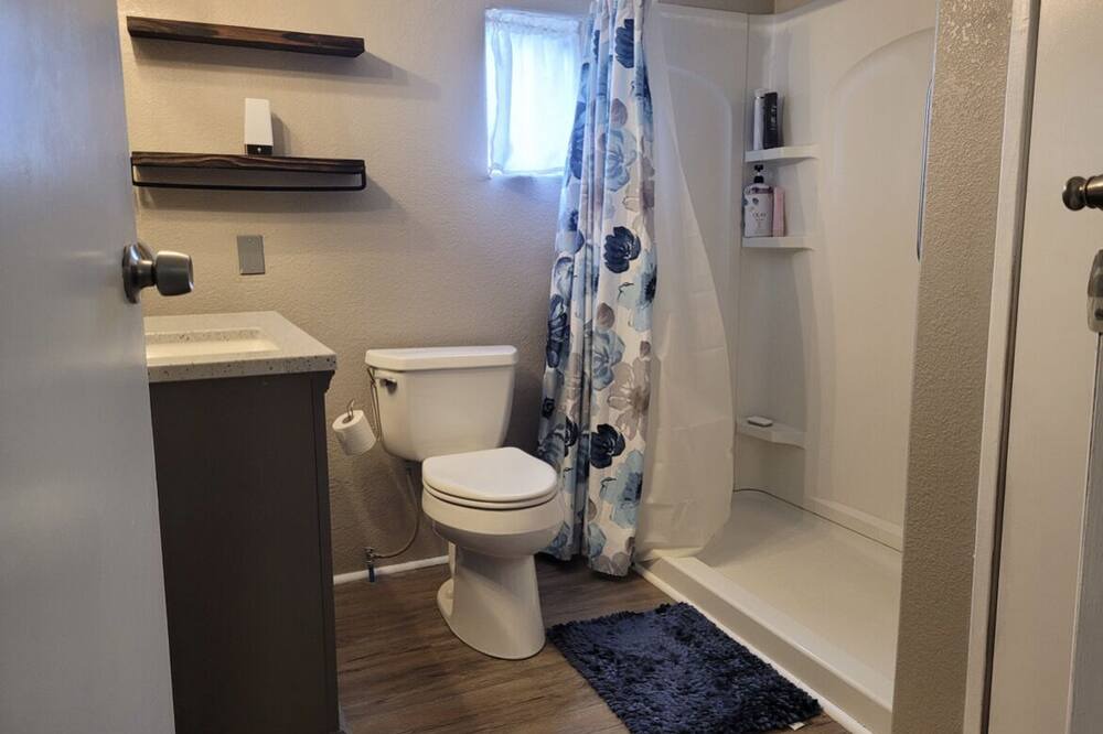 Photo of Bathroom in Donna
