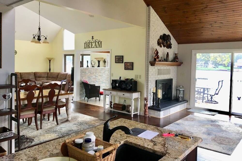 Photo of Livingroom in Elkhart
