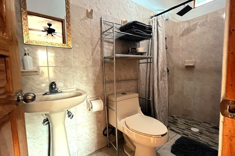 Photo of Bathroom in Perula