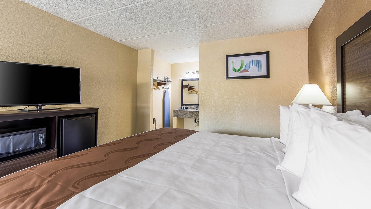Photo of Bedroom in Forest City