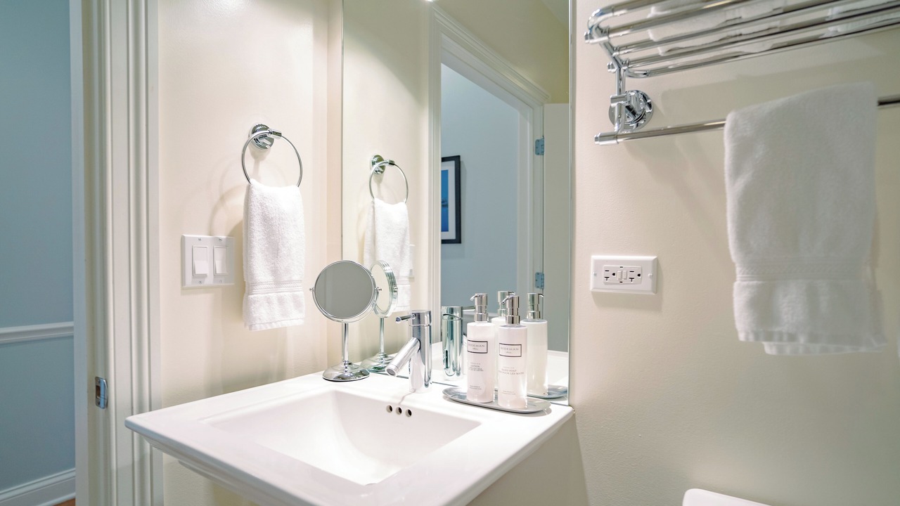 Photo of Bathroom in Ravenswood