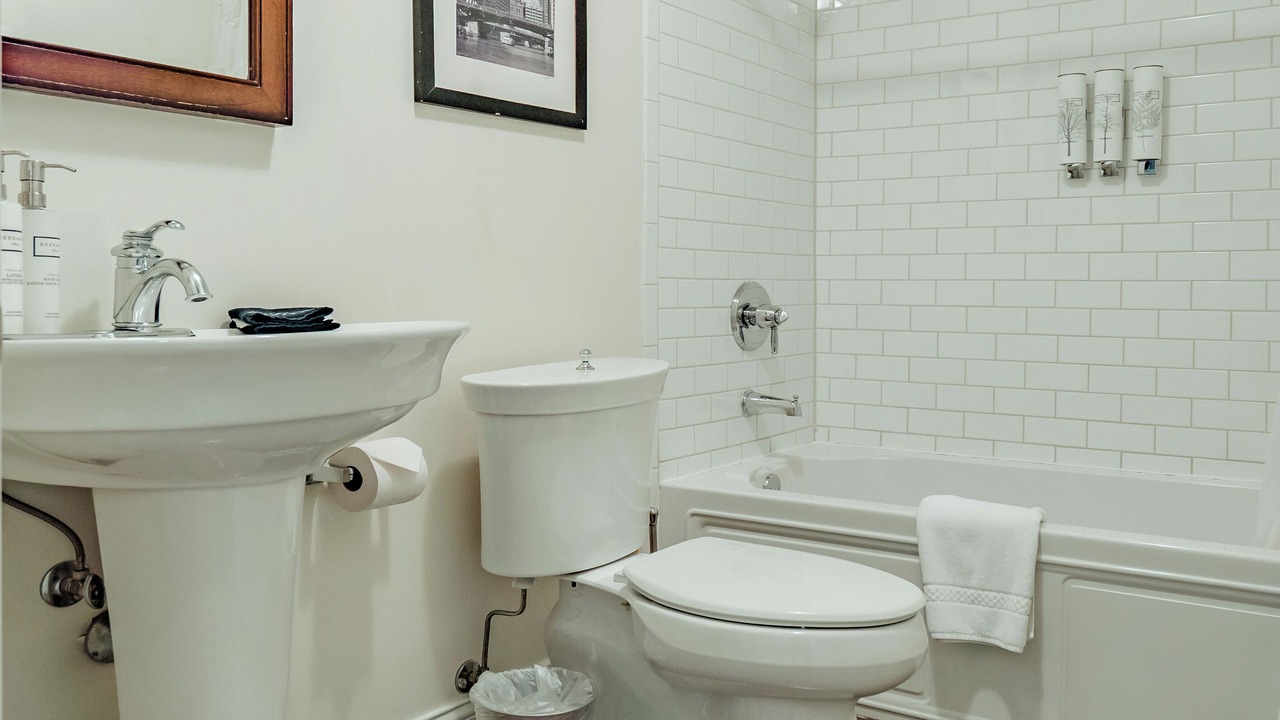 Photo of Bathroom in Ravenswood