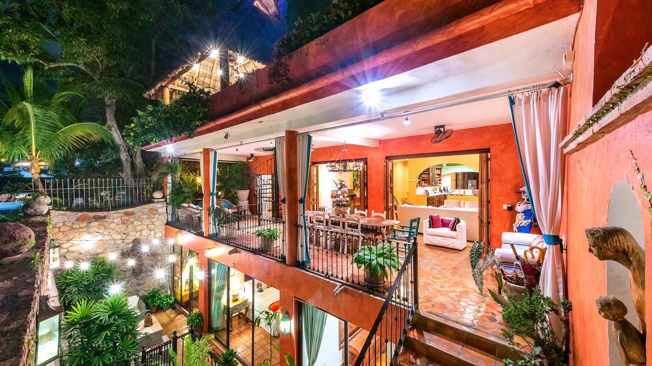 Photo of Outdoor in Romantic Zone