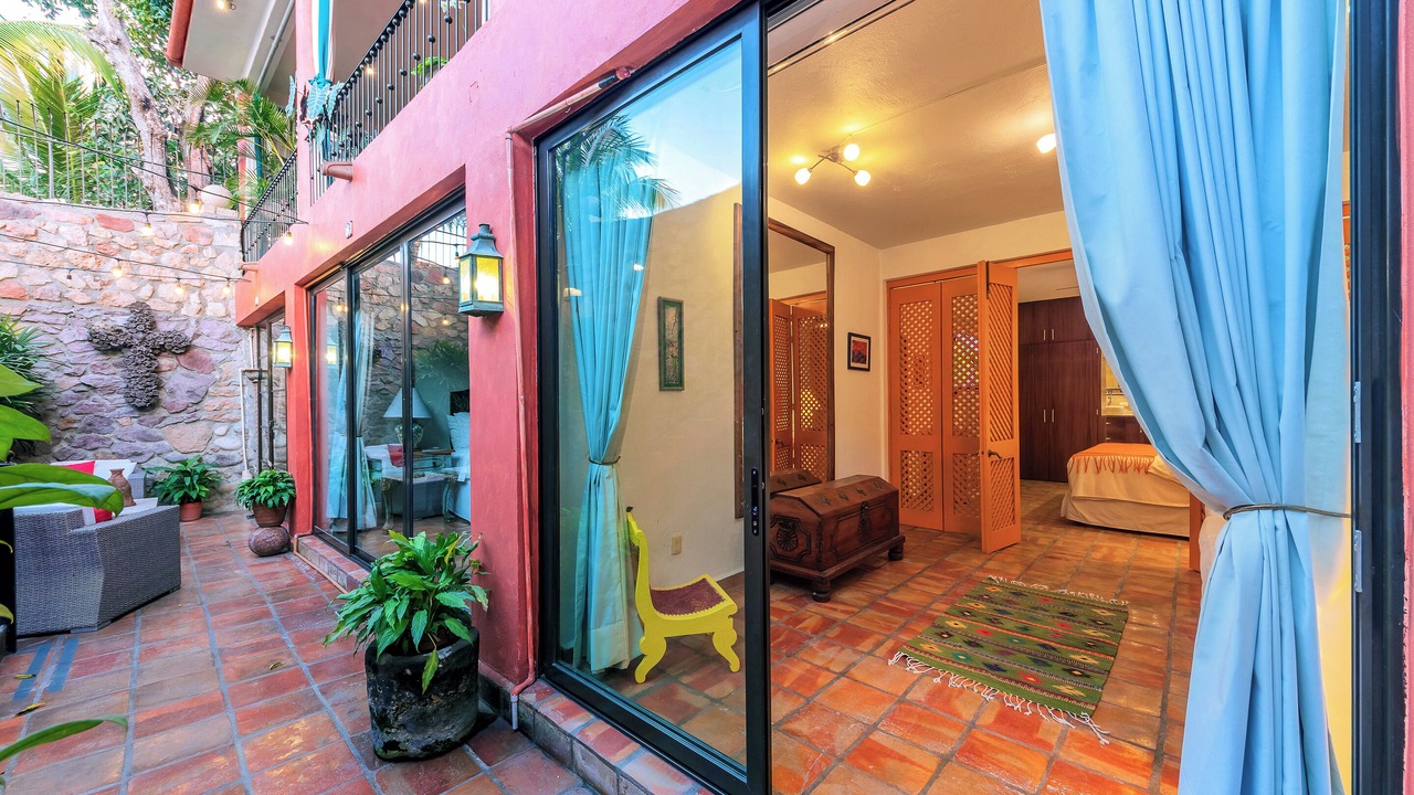 Photo of Outdoor in Romantic Zone