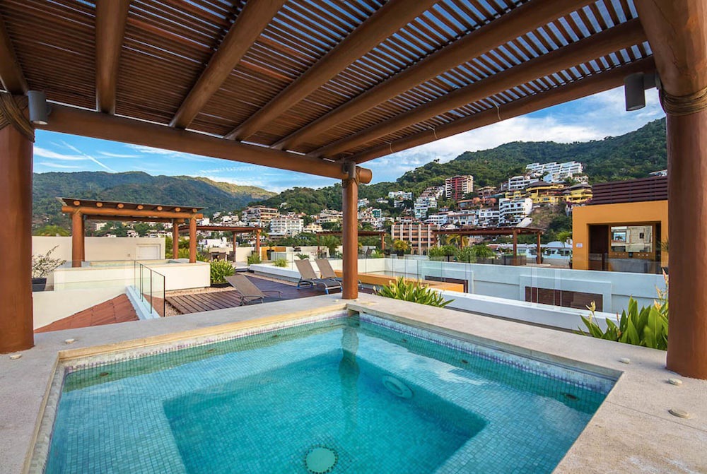 Photo of Outdoor in Romantic Zone