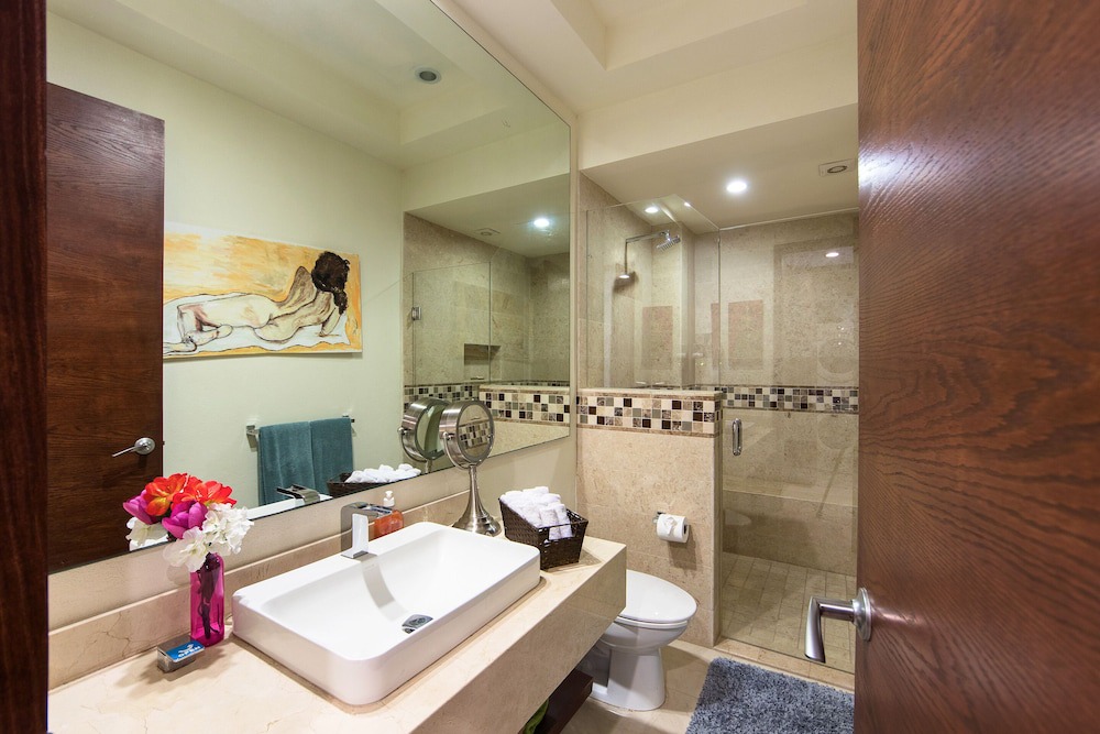 Photo of Bathroom in Romantic Zone