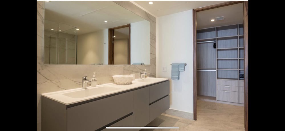 Photo of Bathroom in South Shore Hotel Area