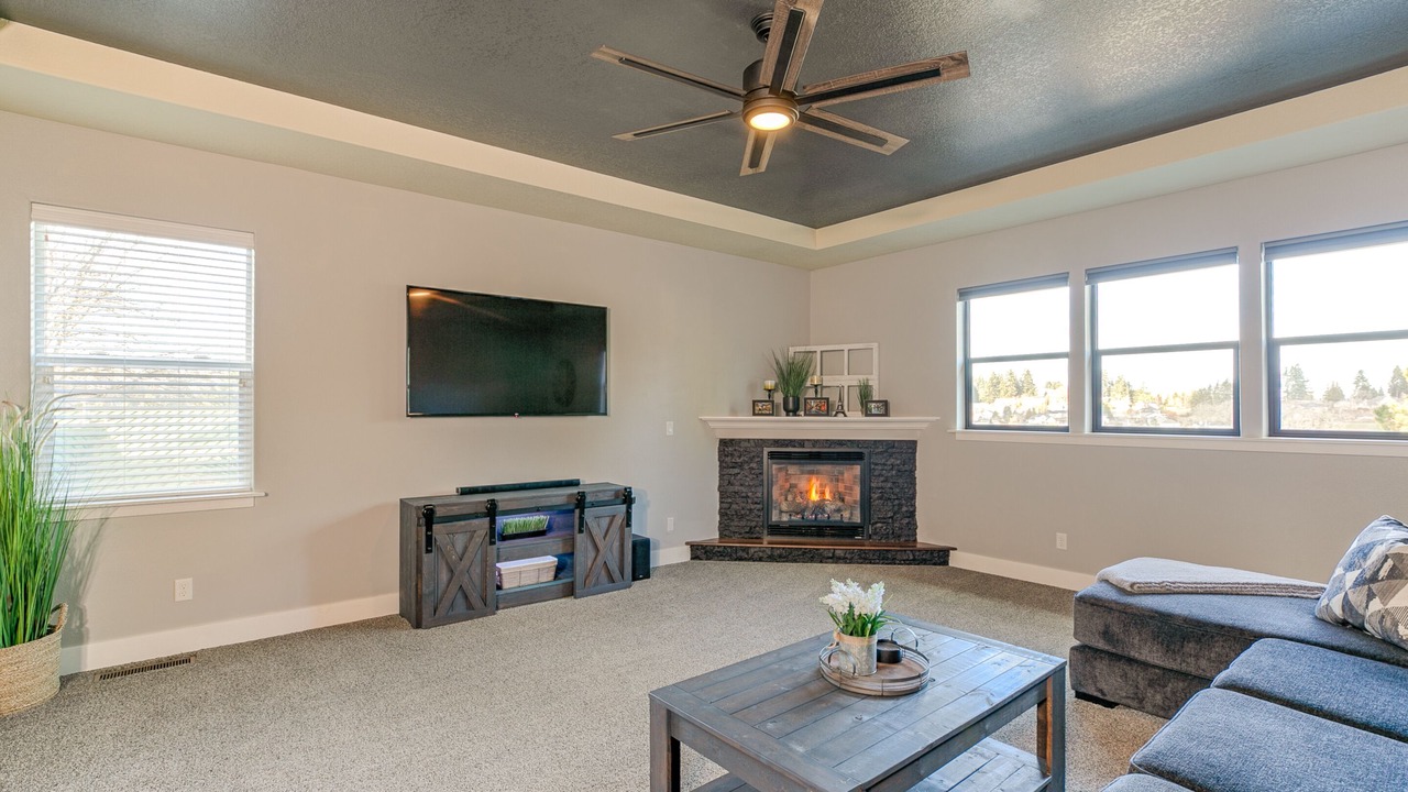 Photo of Livingroom in West Salem