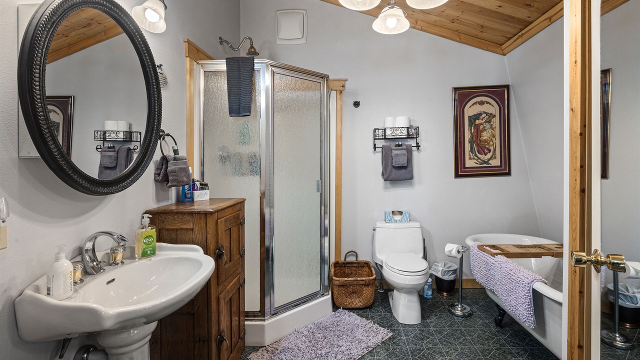 Photo of Bathroom in Gold Bar