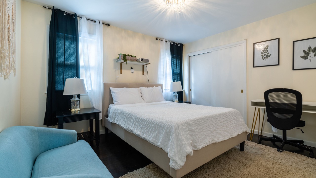 Photo of Bedroom in Evanston