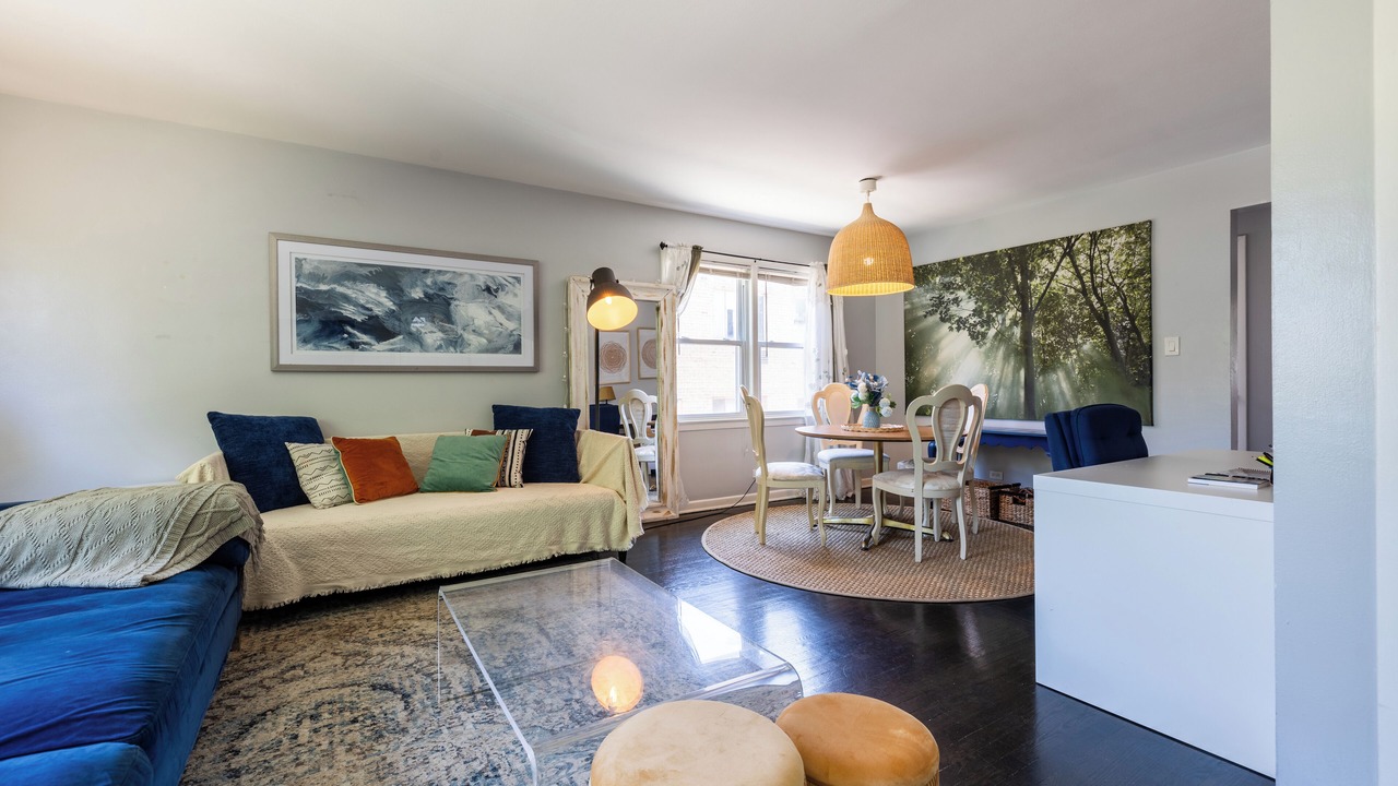 Photo of Livingroom in Evanston