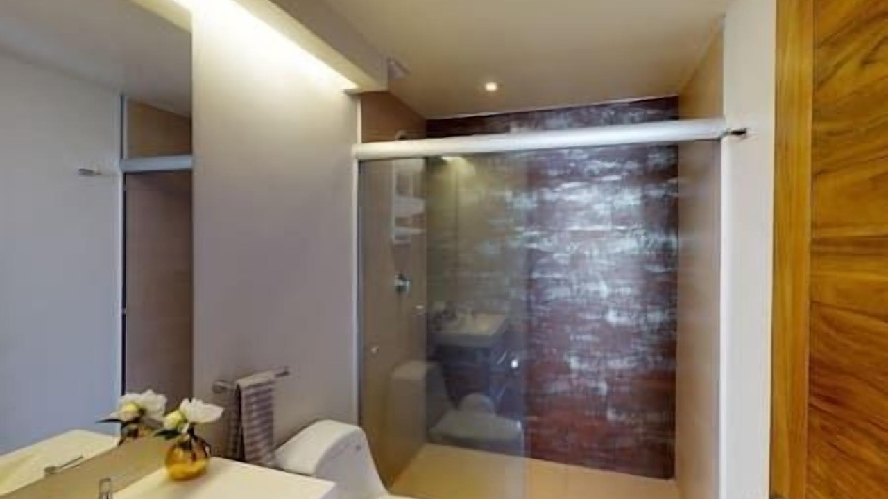 Photo of Bathroom in Anahuac