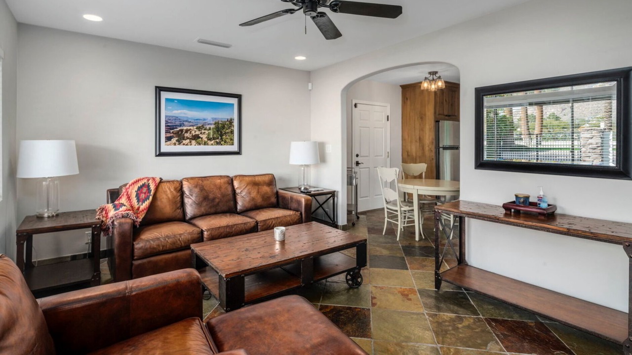 Photo of Livingroom in Del Ray Estates