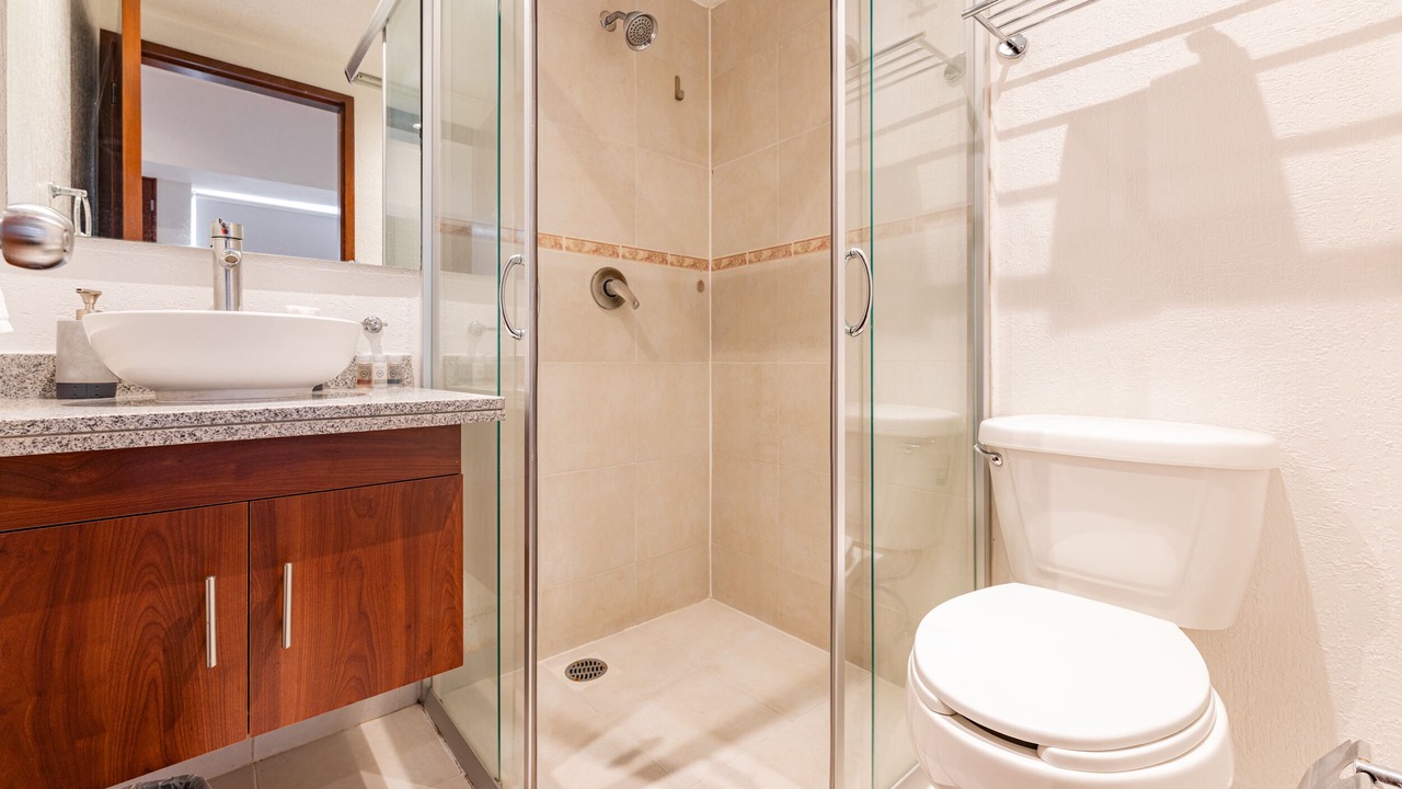 Photo of Bathroom in Anahuac